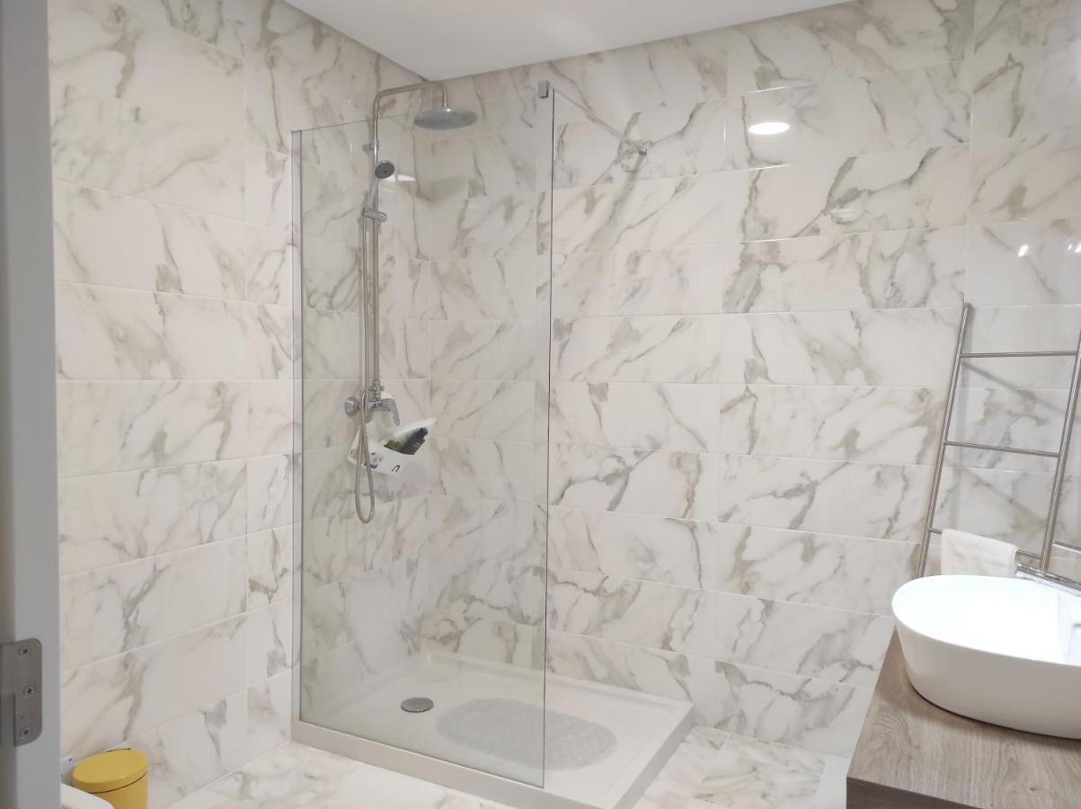 Hall 92 Quartos Com Wc Em Moradia Com Piscina A-Das-Lebres Loures Extérieur photo