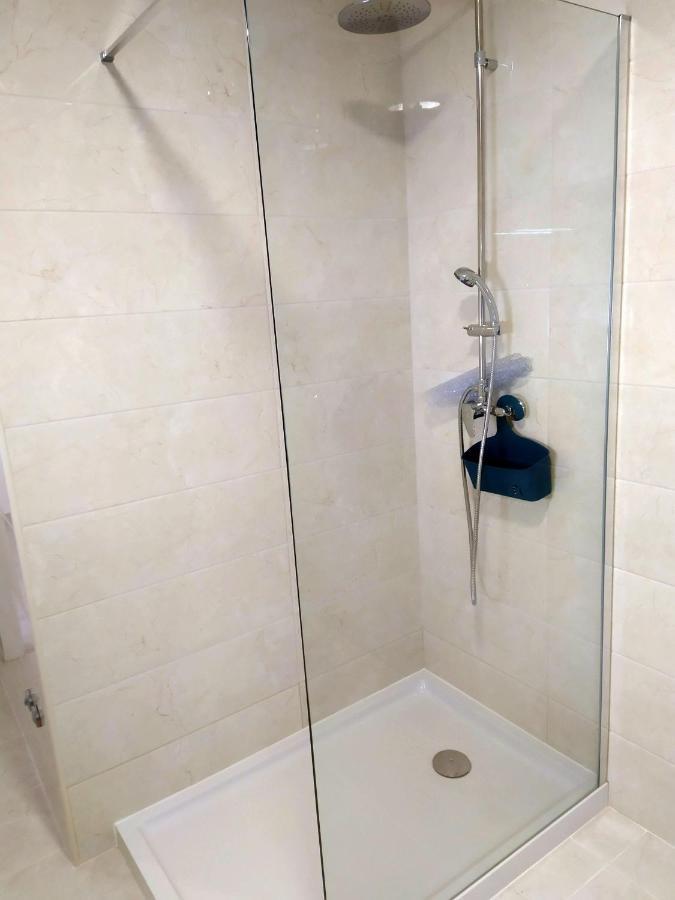 Hall 92 Quartos Com Wc Em Moradia Com Piscina A-Das-Lebres Loures Extérieur photo