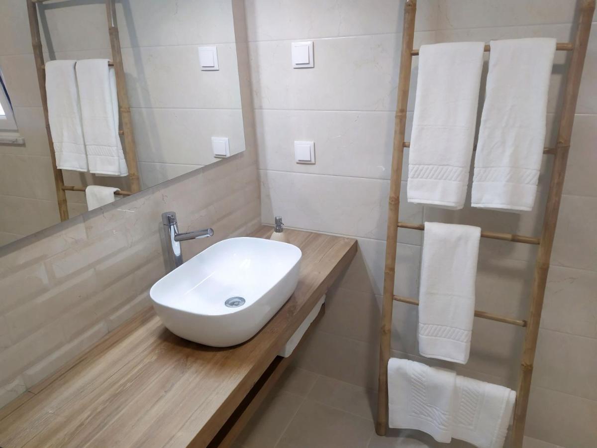 Hall 92 Quartos Com Wc Em Moradia Com Piscina A-Das-Lebres Loures Extérieur photo