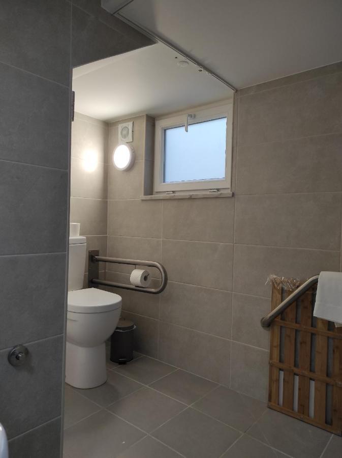 Hall 92 Quartos Com Wc Em Moradia Com Piscina A-Das-Lebres Loures Extérieur photo