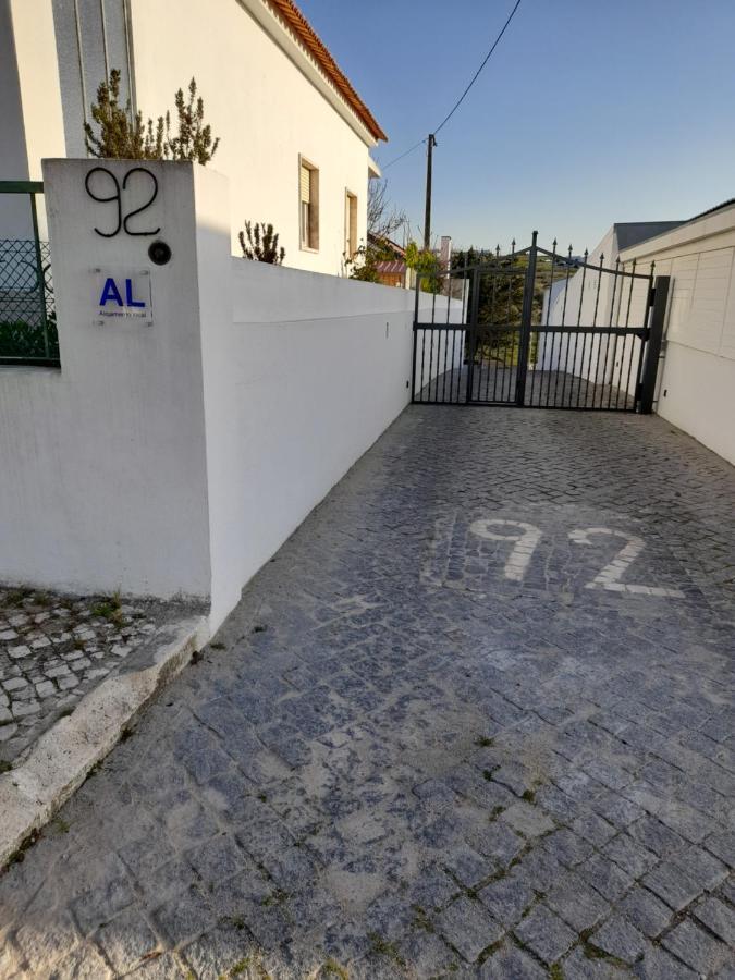 Hall 92 Quartos Com Wc Em Moradia Com Piscina A-Das-Lebres Loures Extérieur photo