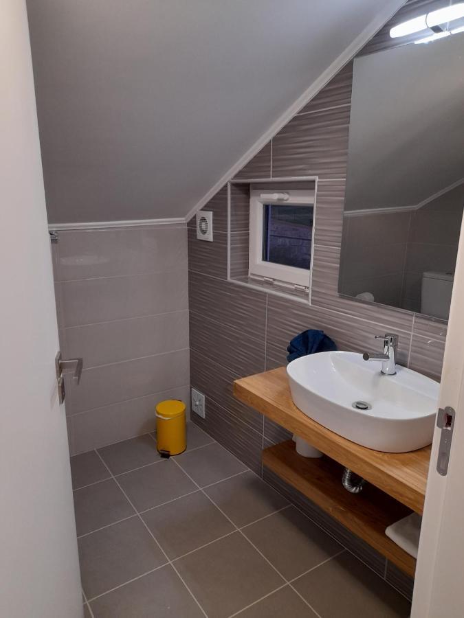 Hall 92 Quartos Com Wc Em Moradia Com Piscina A-Das-Lebres Loures Extérieur photo