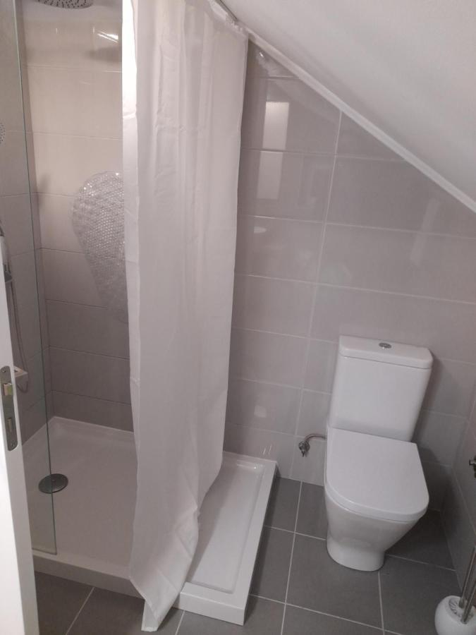 Hall 92 Quartos Com Wc Em Moradia Com Piscina A-Das-Lebres Loures Extérieur photo
